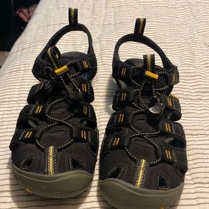 Size 8 Keen sandals with anti anatomical footbed